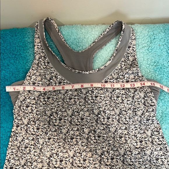 🔥Lululemon Gray and White Patterned Tank Top🔥 - Picture 3 of 5